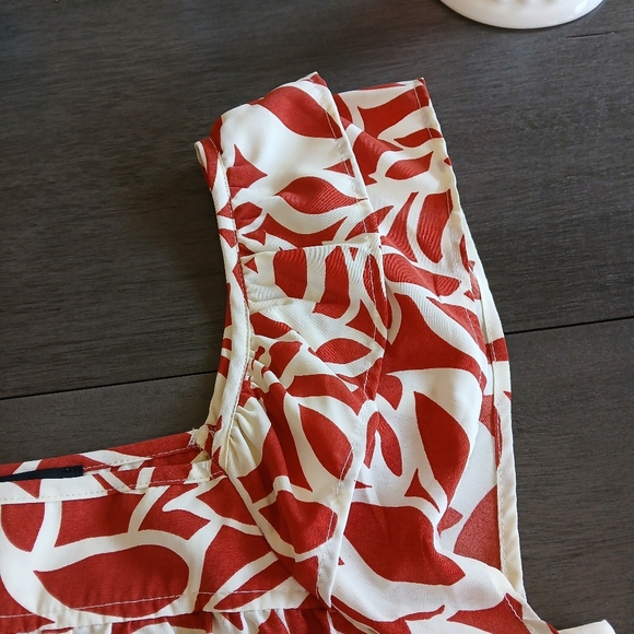 Sanctuary Red and White Leaf Print Top Nwot Size Xs - Picture 2 of 5